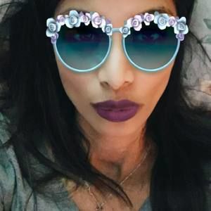 Meet your Posher, Rhena